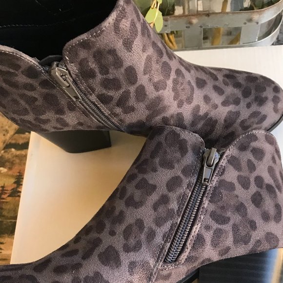 STYLE & CO Gray Leopard Ankle Boots - 5 - Picture 6 of 9